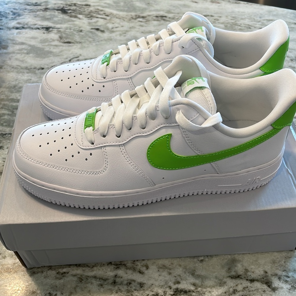 NEW Nike Air Force 1 ‘07 - White/Action Green Womens Size 9